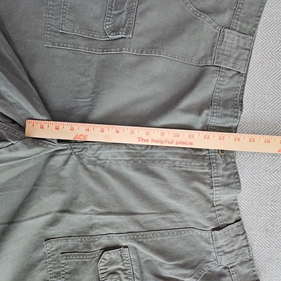 Cabela's 7 Pocket Hiker Shorts Men's 46 Army Green 9" Inseam EUC 904823 - Picture 5 of 14